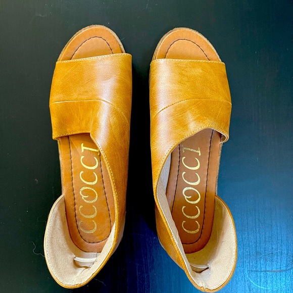 Vici Shoes - NWOT VICI Ccocci Impressions New Without Tags Mule Sandals Women’s Size 7 cognac